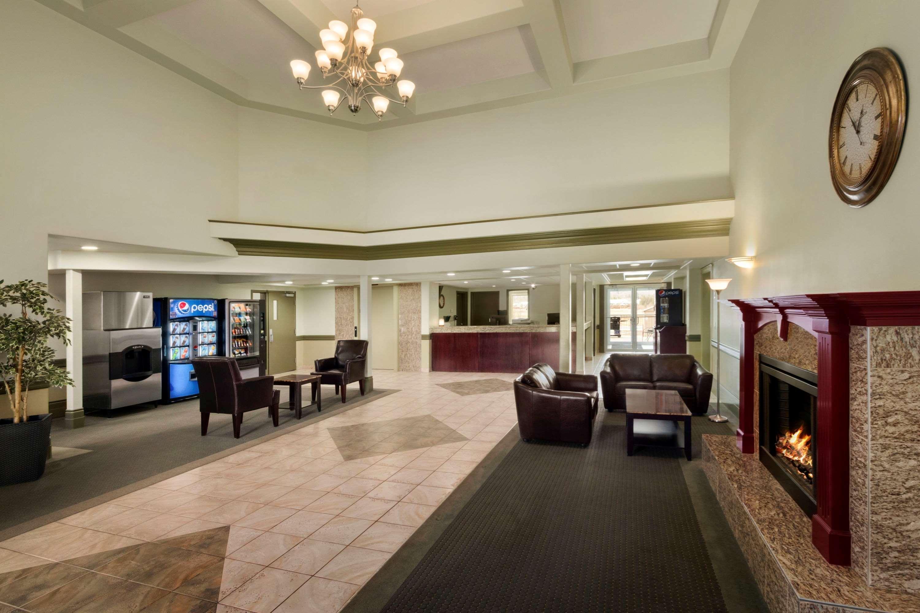 Quality Inn & Suites Уайткорт Экстерьер фото