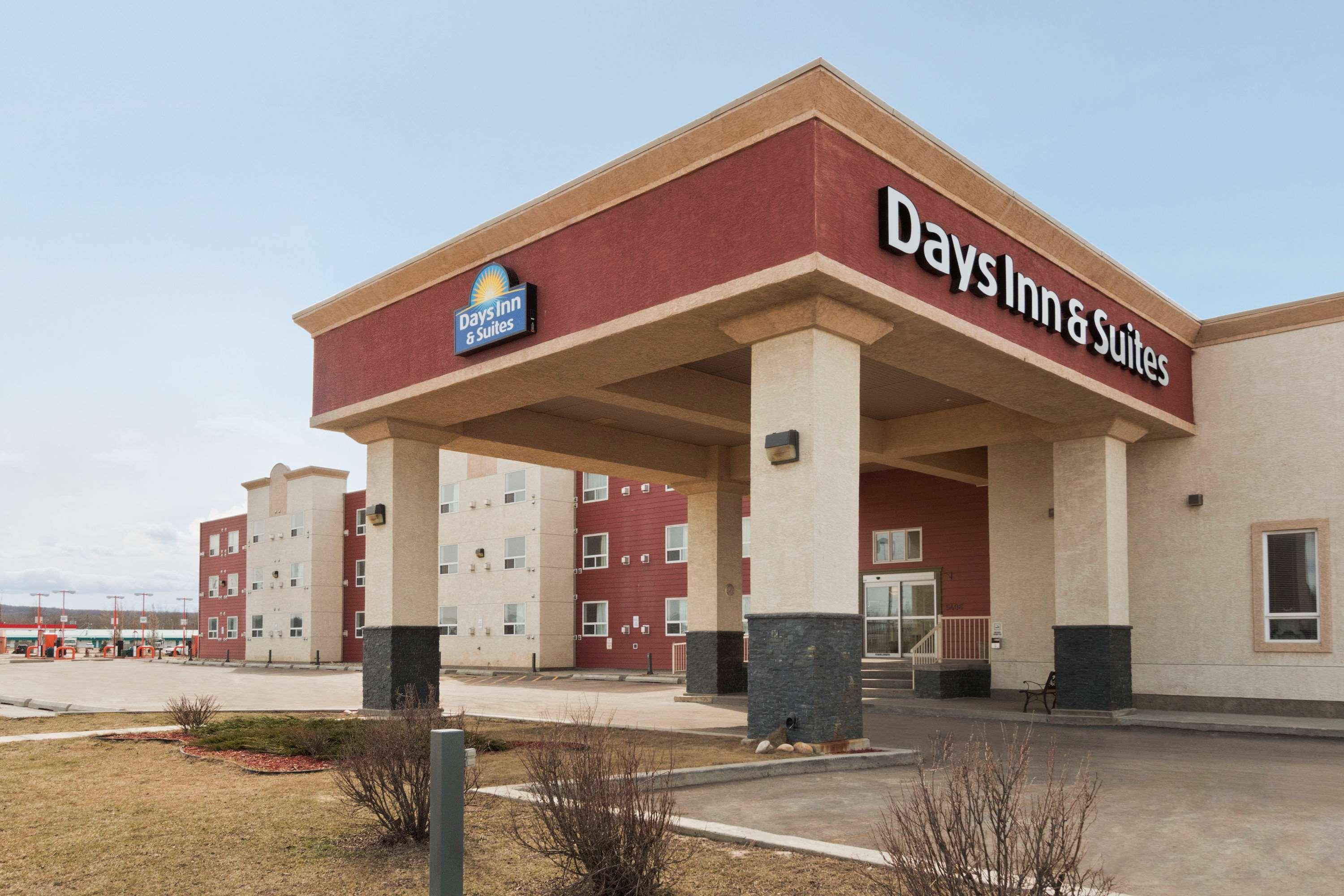 Quality Inn & Suites Уайткорт Экстерьер фото