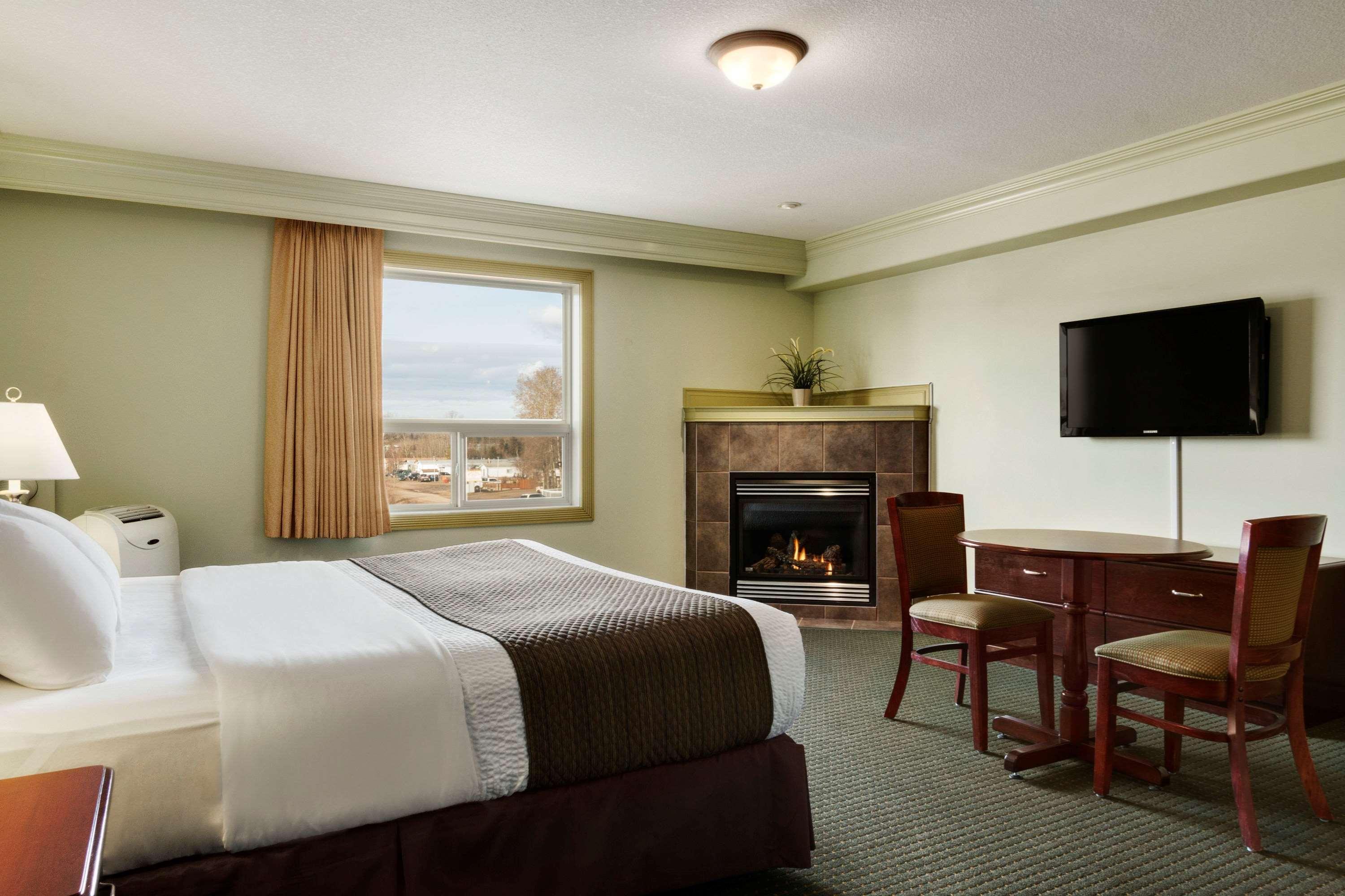Quality Inn & Suites Уайткорт Экстерьер фото