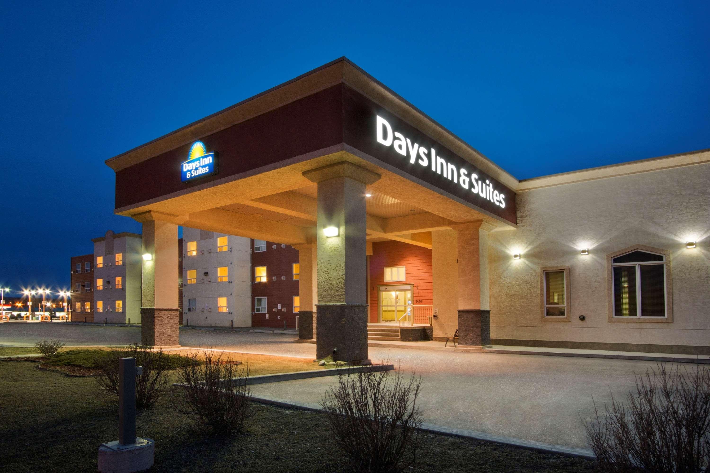 Quality Inn & Suites Уайткорт Экстерьер фото