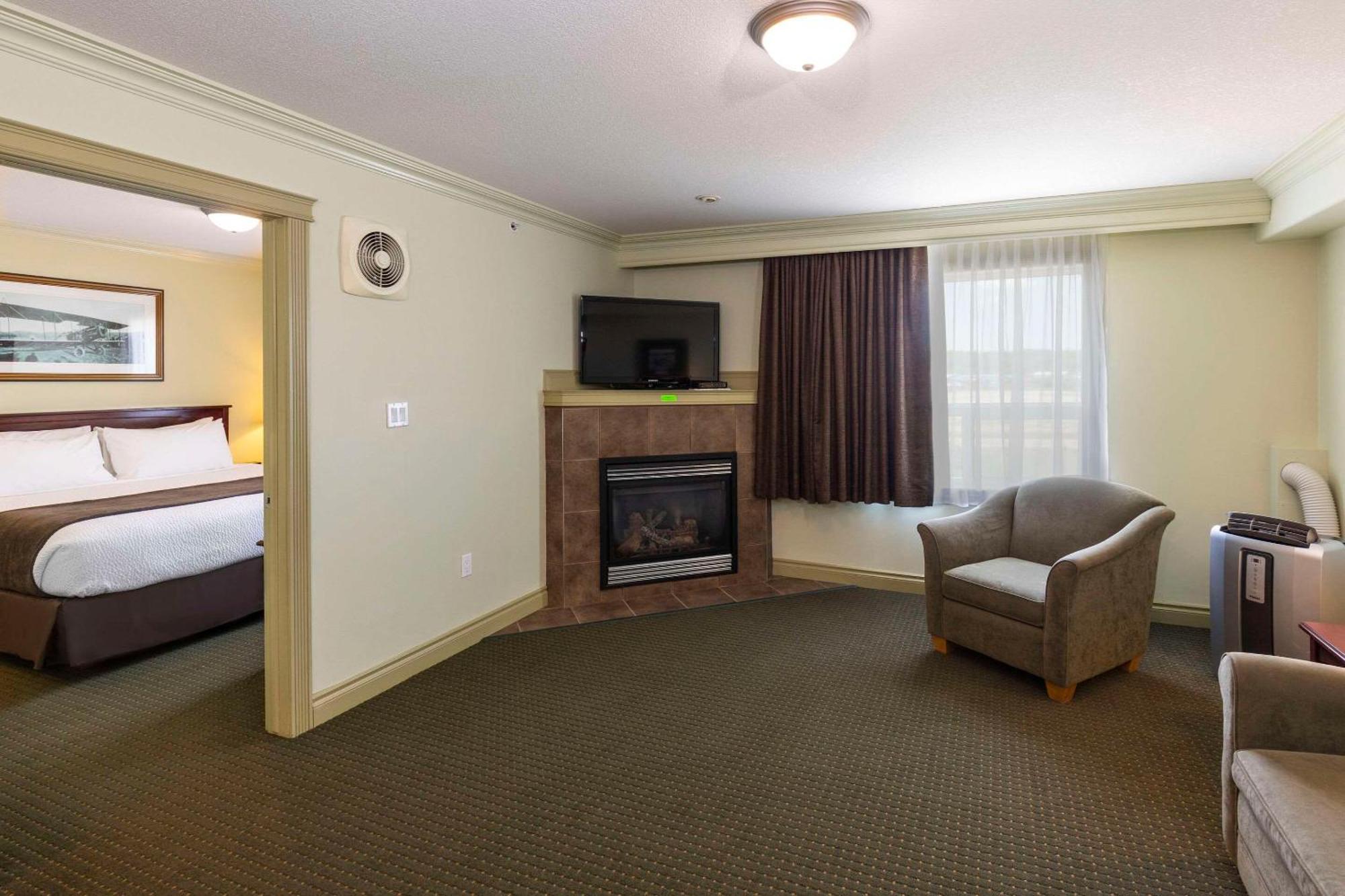 Quality Inn & Suites Уайткорт Экстерьер фото