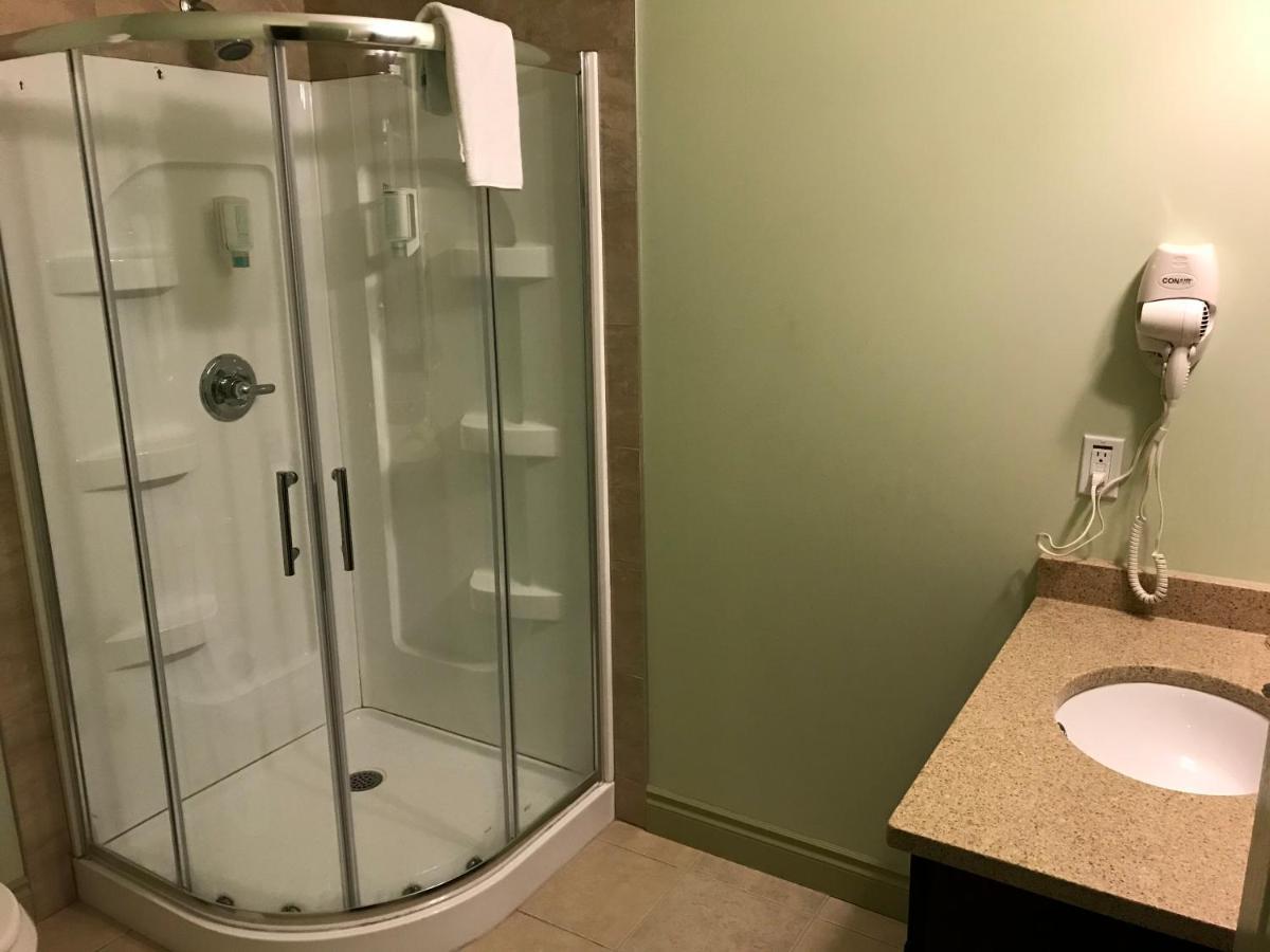 Quality Inn & Suites Уайткорт Экстерьер фото